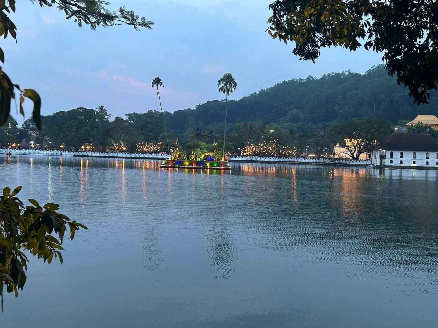 Boat Ride in Kandy Lake (1)